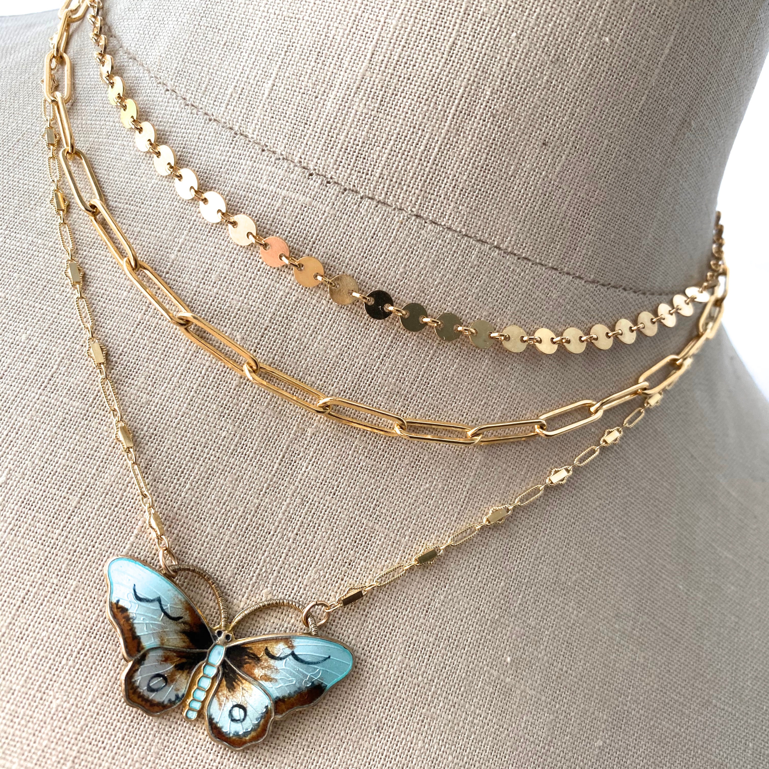 Butterfly chain choker ⛓🦋 – Underlying Beauty